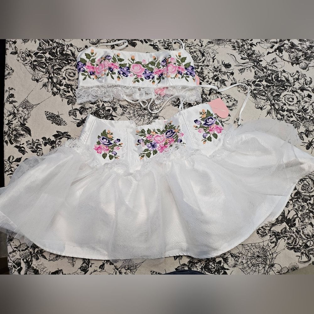 Sugar Thrillz Garden Gate Memories Brocade White Skirt